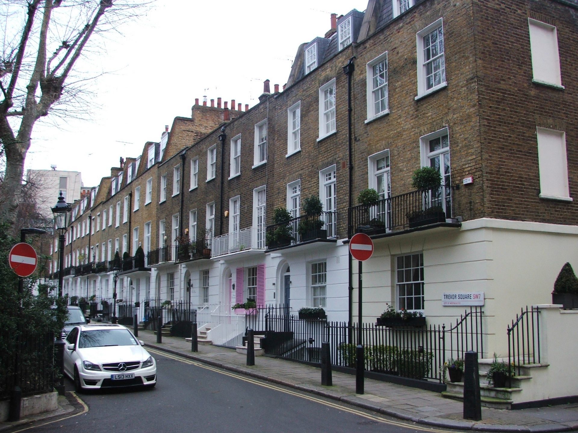 Rise in buyer interest for renovation projects 4 Trevor Square Knightsbridge geograph 4338316
